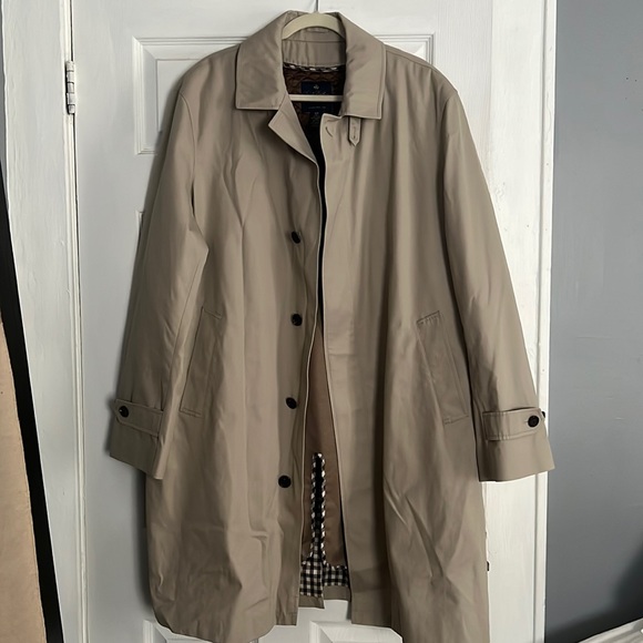 Brooks Brothers Mens Trench CoatColor: Beige Size: 48R Removable lining
